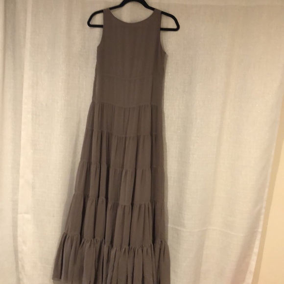 Beautiful dress fits 2 and 4 size as well. New never worn - Picture 2 of 2